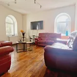 Maison De Maitre & *